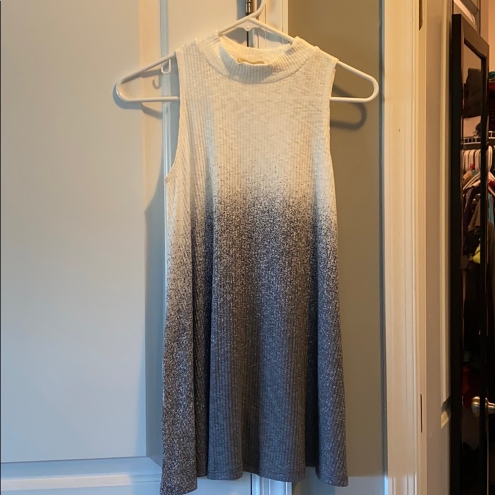 NWOT- Flowy mock turtleneck sleeveless top